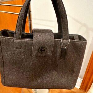 COACH Women's Felt Handbag Turnlock Fastener Closure Fashion Luxury 8187